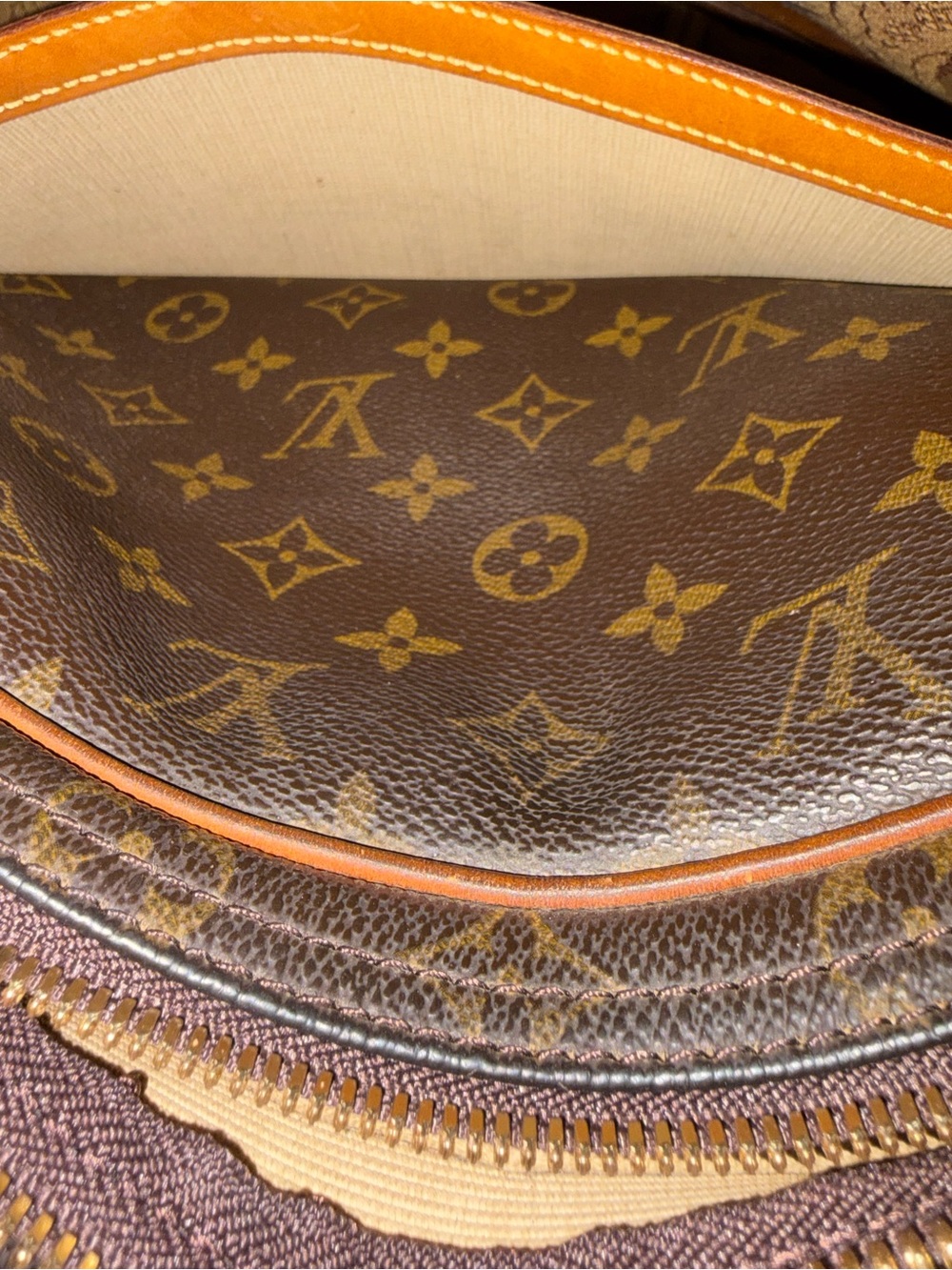 Louis Vuitton Reporter Bag PM - Picture 9 of 11